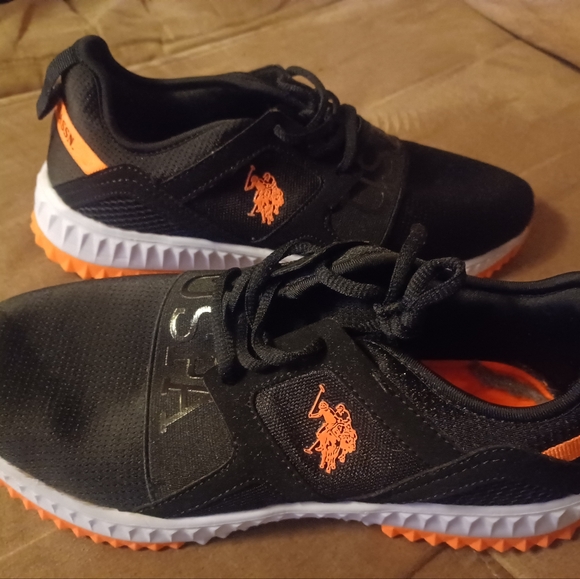 U.S. Polo Assn. Womens 8.5 Black & Orange Shoes. - Picture 3 of 9